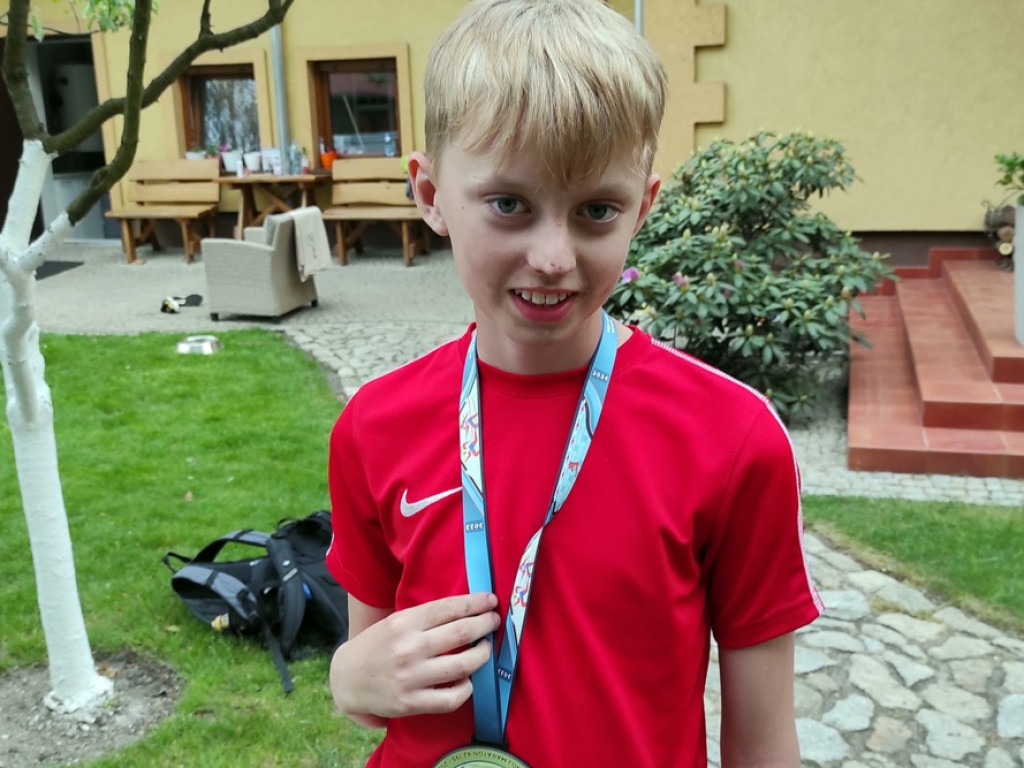 Uczniowie dziesiątki podjęli szalone wyzwanie! Ponad 40 km na nogach, wkrótce 100 km na rowerze i 20 km w wodzie [ZDJĘCIA]