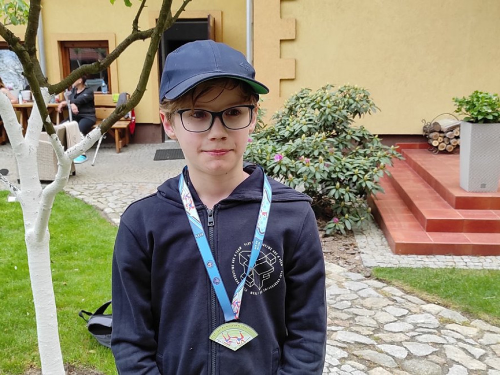 Uczniowie dziesiątki podjęli szalone wyzwanie! Ponad 40 km na nogach, wkrótce 100 km na rowerze i 20 km w wodzie [ZDJĘCIA]