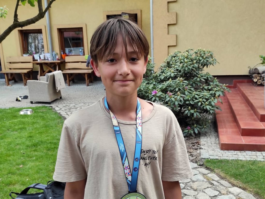 Uczniowie dziesiątki podjęli szalone wyzwanie! Ponad 40 km na nogach, wkrótce 100 km na rowerze i 20 km w wodzie [ZDJĘCIA]