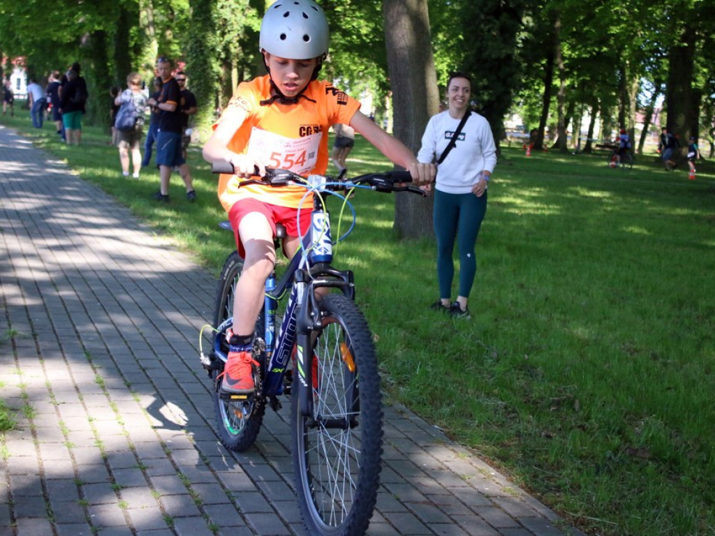 Biegali i jeździli na rowerach. Udana impreza w Radwanicach