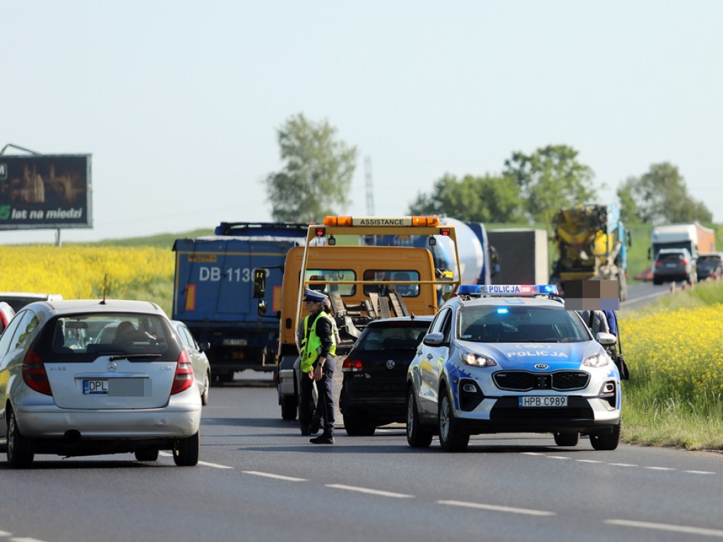 Jeden z kierowców zasnął i się stało. Auta rozbite, ale na szczęście nikomu nic się nie stało [ZDJĘCIA]