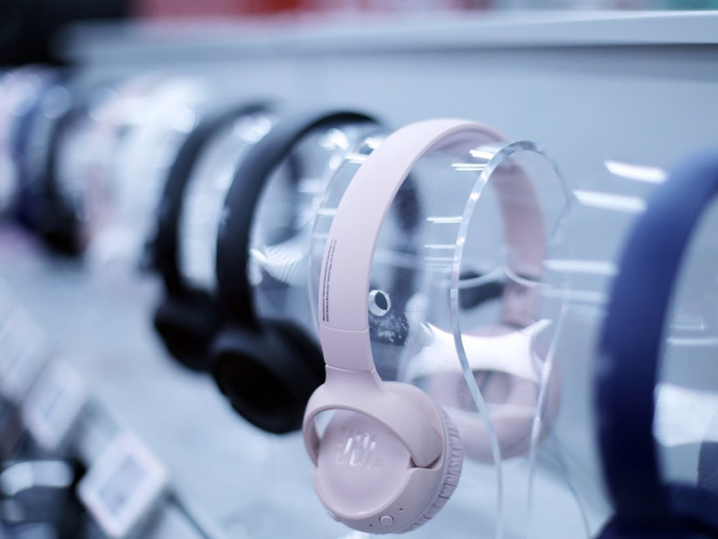 Hulajnogą do pracy, ze słuchawkami na plażę. Sprawdź ofertę Media Markt