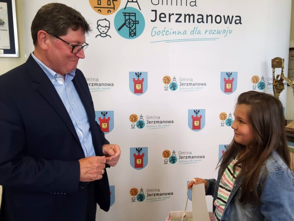 Strażacki konkurs plastyczny rozstrzygnięty. Wójt wręczył nagrody