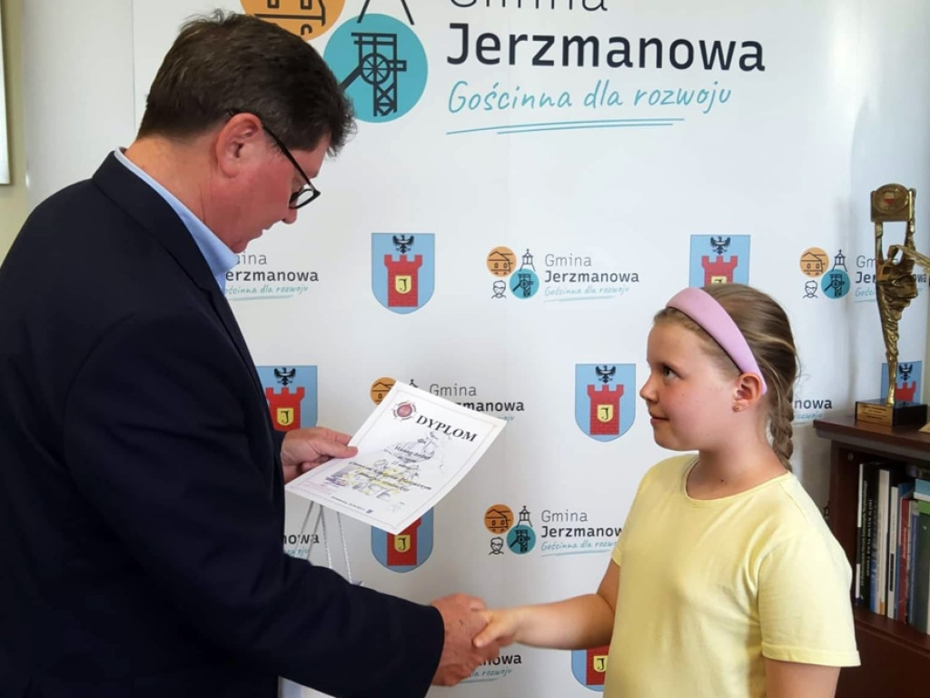 Strażacki konkurs plastyczny rozstrzygnięty. Wójt wręczył nagrody