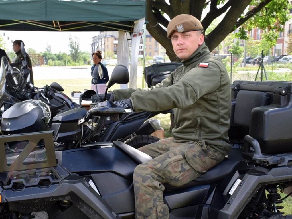 Zostań żołnierzem RP. Na bulwarze postawiono mobilny punkt rekrutacji [ZDJĘCIA]