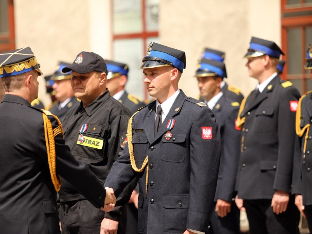Świętują! Awanse i odznaczenia dla naszych strażaków [ZDJĘCIA]