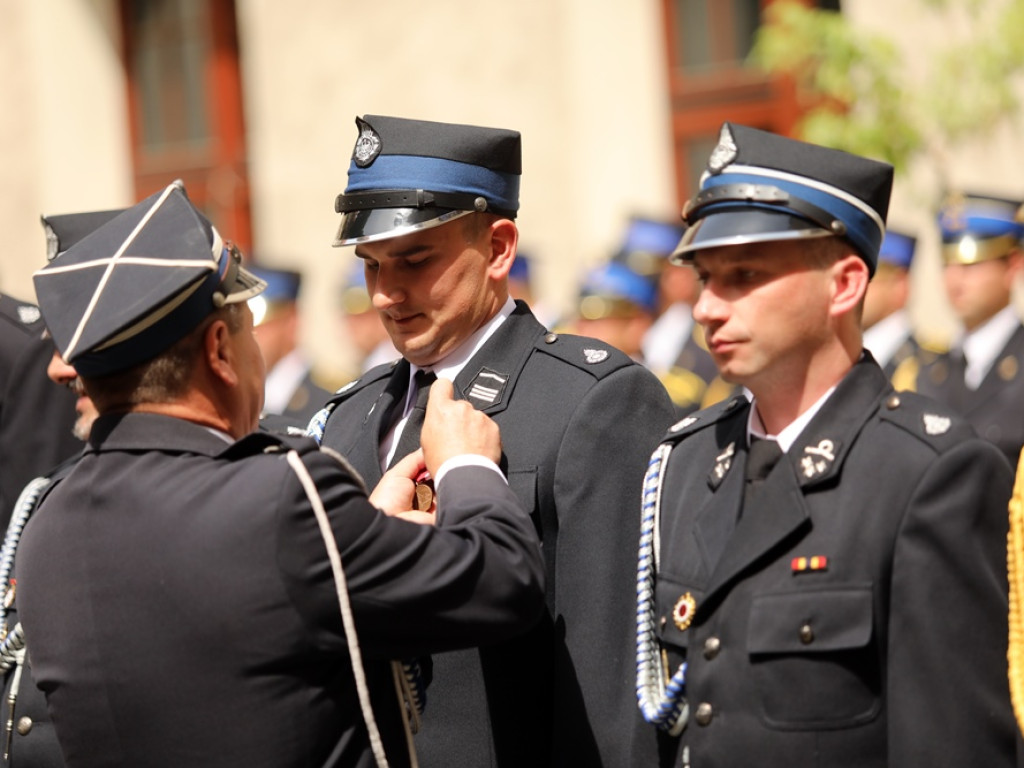 Świętują! Awanse i odznaczenia dla naszych strażaków [ZDJĘCIA]
