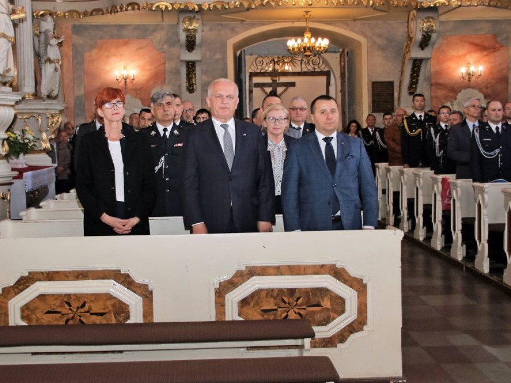 I tutaj strażacy świętowali. Po mszy świętej uroczystość oraz wyróżnienia [ZDJĘCIA]