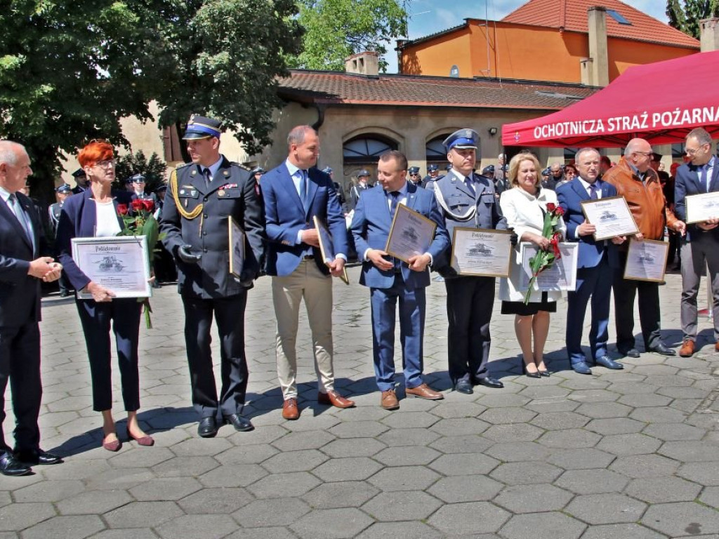 I tutaj strażacy świętowali. Po mszy świętej uroczystość oraz wyróżnienia [ZDJĘCIA]