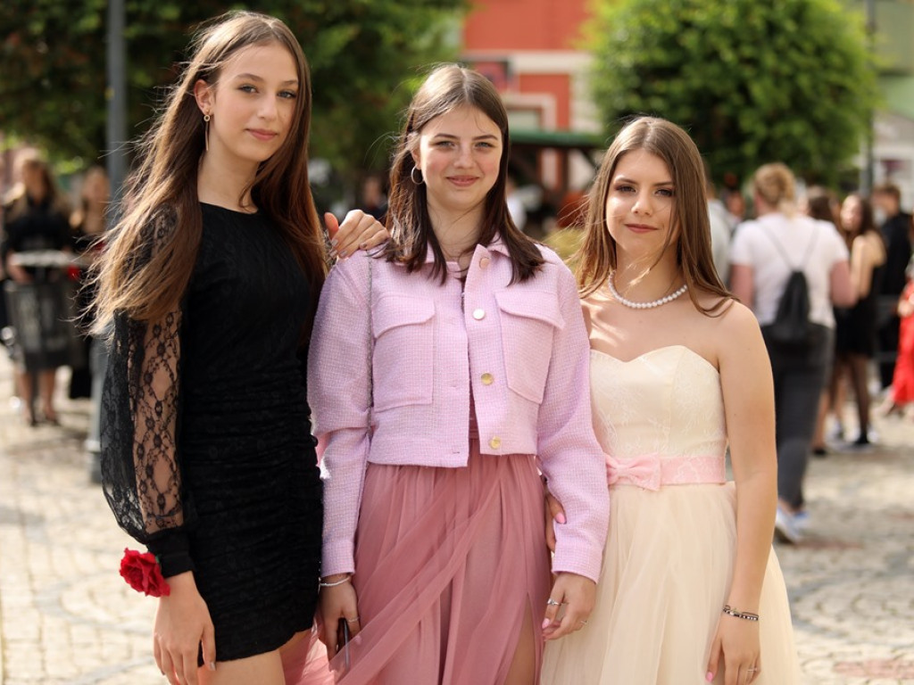 Zatańczyli Poloneza na głogowskim rynku [ZDJĘCIA]