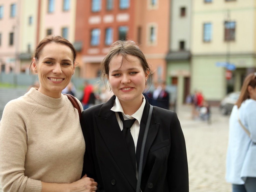 Zatańczyli Poloneza na głogowskim rynku [ZDJĘCIA]