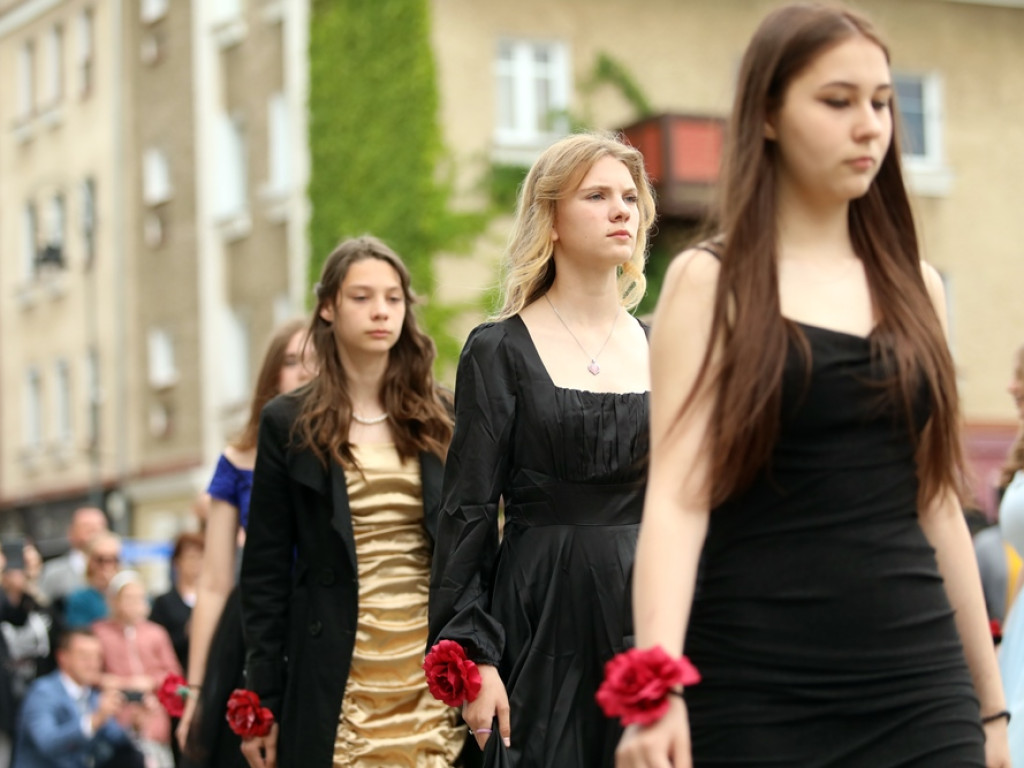 Zatańczyli Poloneza na głogowskim rynku [ZDJĘCIA]