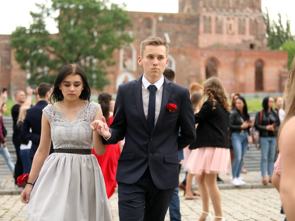 Zatańczyli Poloneza na głogowskim rynku [ZDJĘCIA]