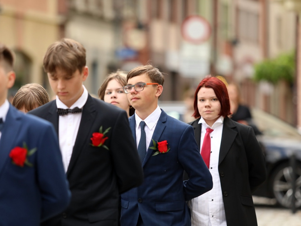 Zatańczyli Poloneza na głogowskim rynku [ZDJĘCIA]