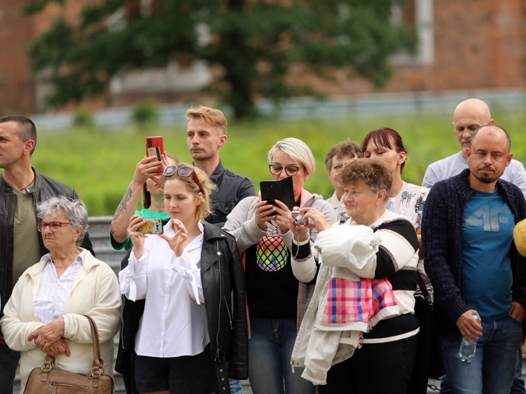 Zatańczyli Poloneza na głogowskim rynku [ZDJĘCIA]