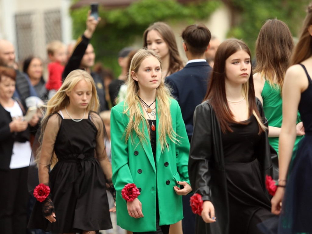 Zatańczyli Poloneza na głogowskim rynku [ZDJĘCIA]