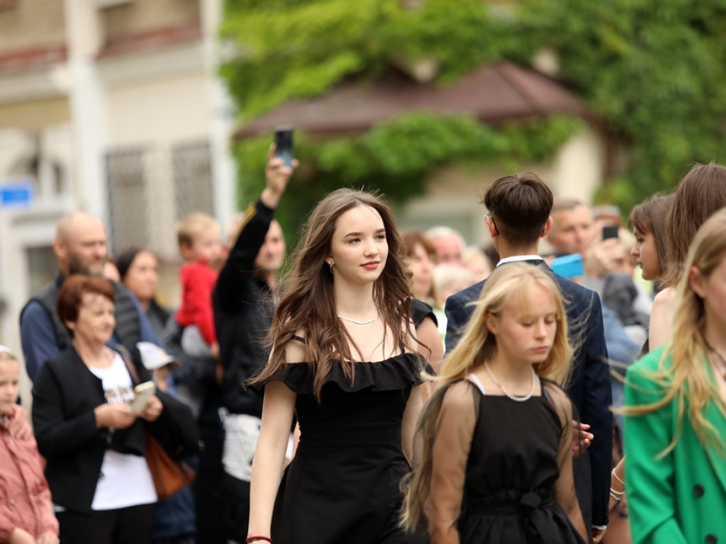 Zatańczyli Poloneza na głogowskim rynku [ZDJĘCIA]