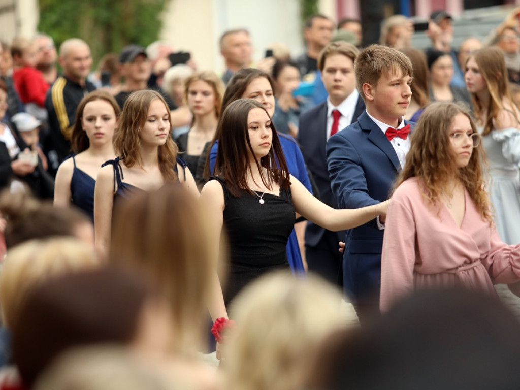 Zatańczyli Poloneza na głogowskim rynku [ZDJĘCIA]