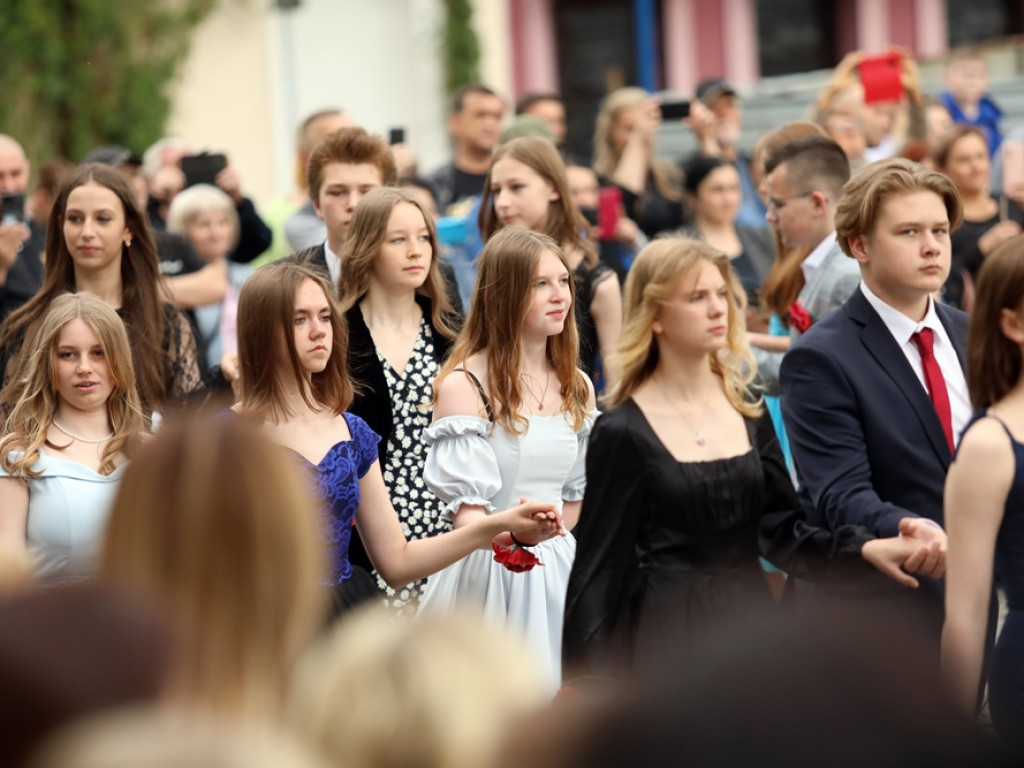 Zatańczyli Poloneza na głogowskim rynku [ZDJĘCIA]