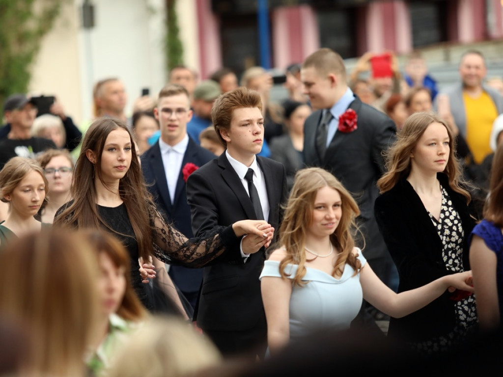 Zatańczyli Poloneza na głogowskim rynku [ZDJĘCIA]
