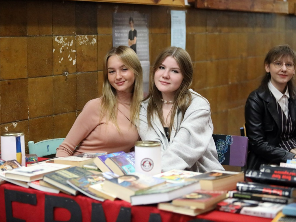 Wybierając I LO wybierzesz drogę do sukcesu. Promują liceum, trwa dzień otwarty [ZDJĘCIA]