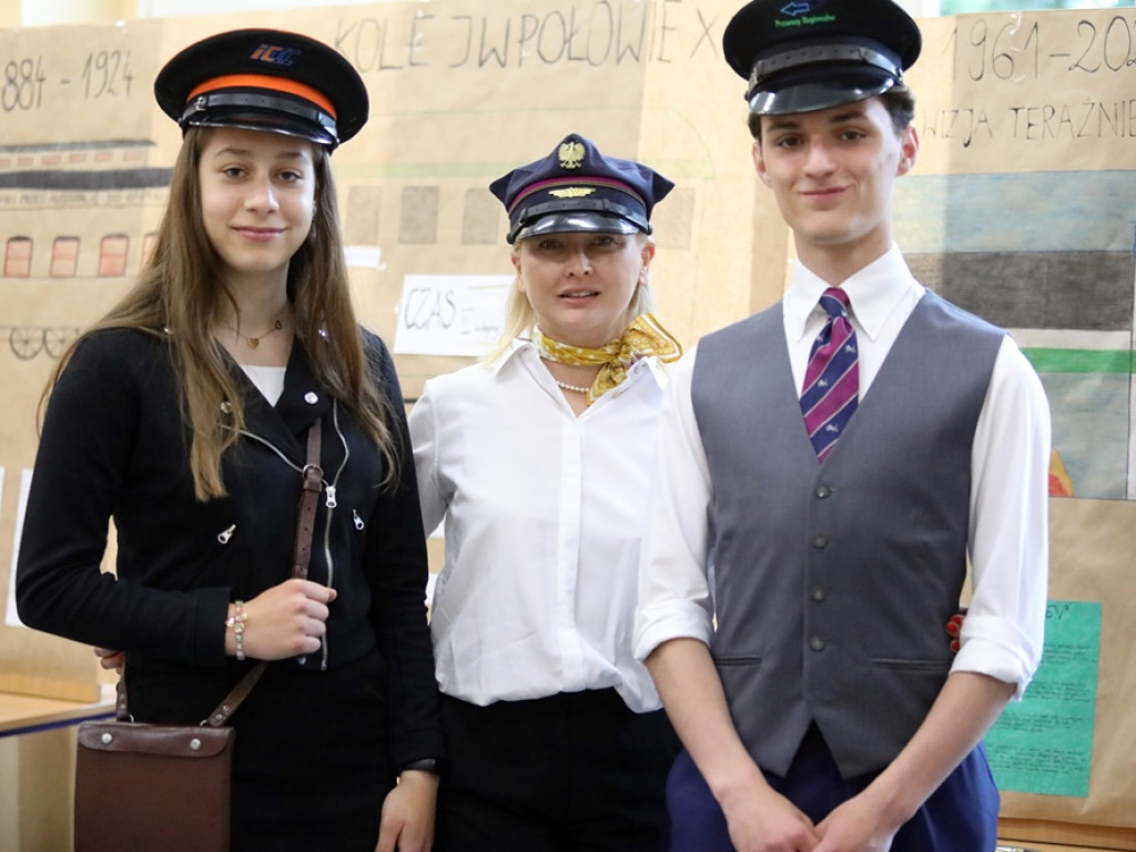 Wybierając I LO wybierzesz drogę do sukcesu. Promują liceum, trwa dzień otwarty [ZDJĘCIA]