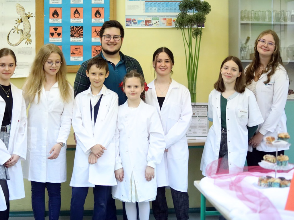 Wybierając I LO wybierzesz drogę do sukcesu. Promują liceum, trwa dzień otwarty [ZDJĘCIA]