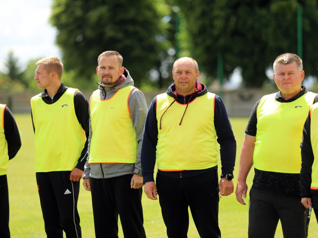 Dzieci kopały piłkę z rodzicami. Taki mecz w Kotli [ZDJĘCIA]