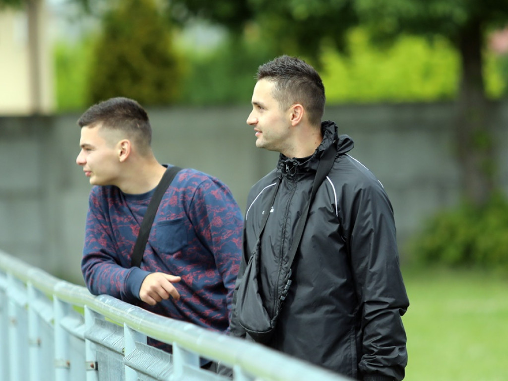 Dzieci kopały piłkę z rodzicami. Taki mecz w Kotli [ZDJĘCIA]