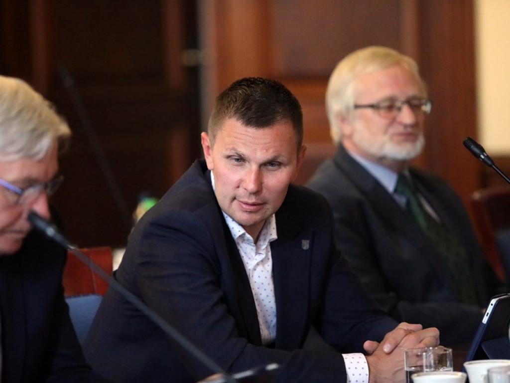 Radni zagłosowali za podwyżkami za śmieci. Drożej będzie od 1 lipca [ZDJĘCIA]