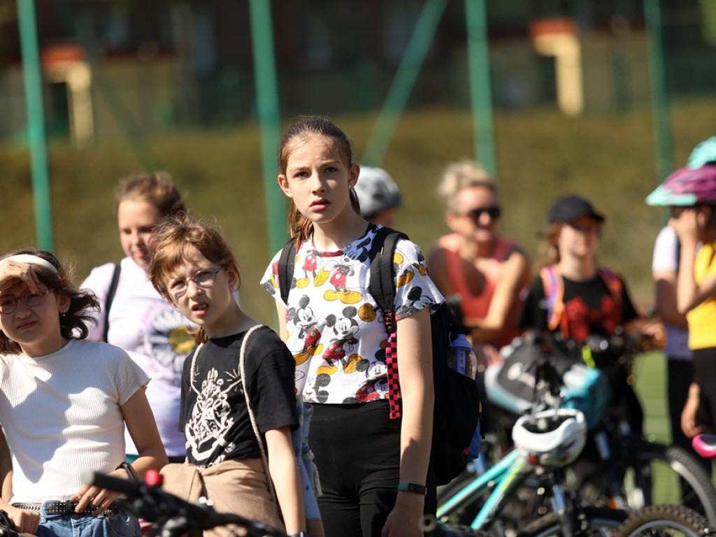 Setki uczniów biorą udział w rajdzie rowerowym [ZDJĘCIA]