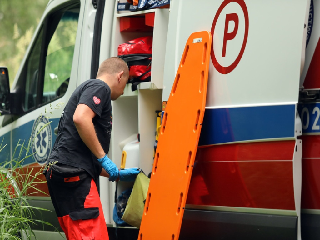 Bezdomny skoczył z mostu Tolerancji. Został odnaleziony na brzegu rzeki kilkaset metrów dalej [ZDJĘCIA]