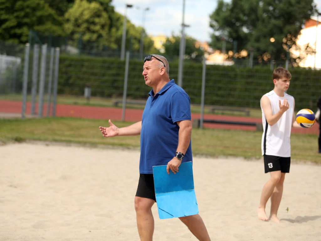 Grają w siatkówkę pod okiem medalisty mistrzostw Polski [ZDJĘCIA]
