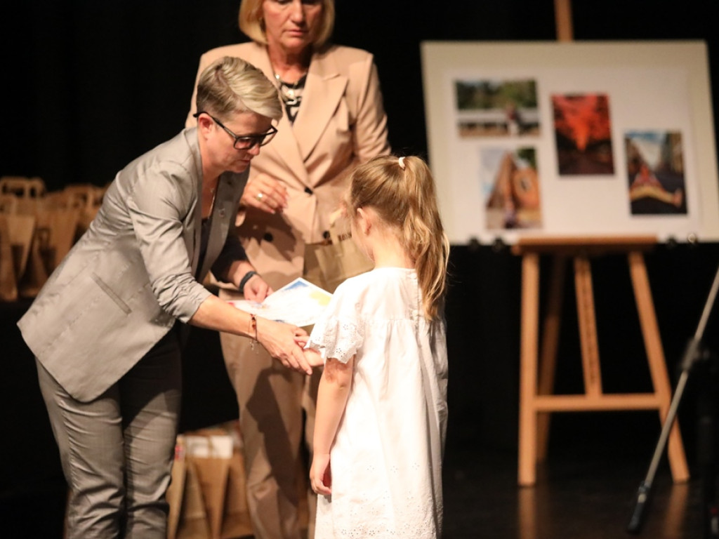 Przedszkolaki i rodzice robili zdjęcia. W teatrze odebrali za to nagrody [ZDJĘCIA]