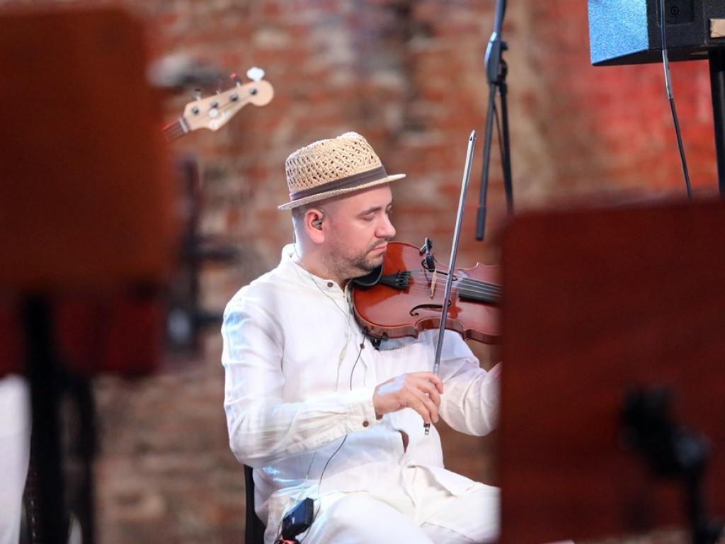 Był koncert połączony z modlitwą. Takie wydarzenie w ruinach kościoła [ZDJĘCIA]