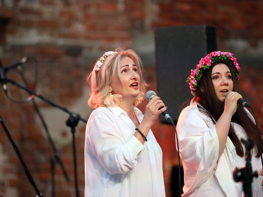 Był koncert połączony z modlitwą. Takie wydarzenie w ruinach kościoła [ZDJĘCIA]