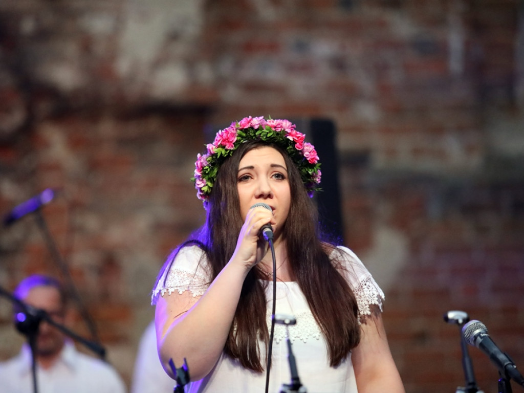 Był koncert połączony z modlitwą. Takie wydarzenie w ruinach kościoła [ZDJĘCIA]