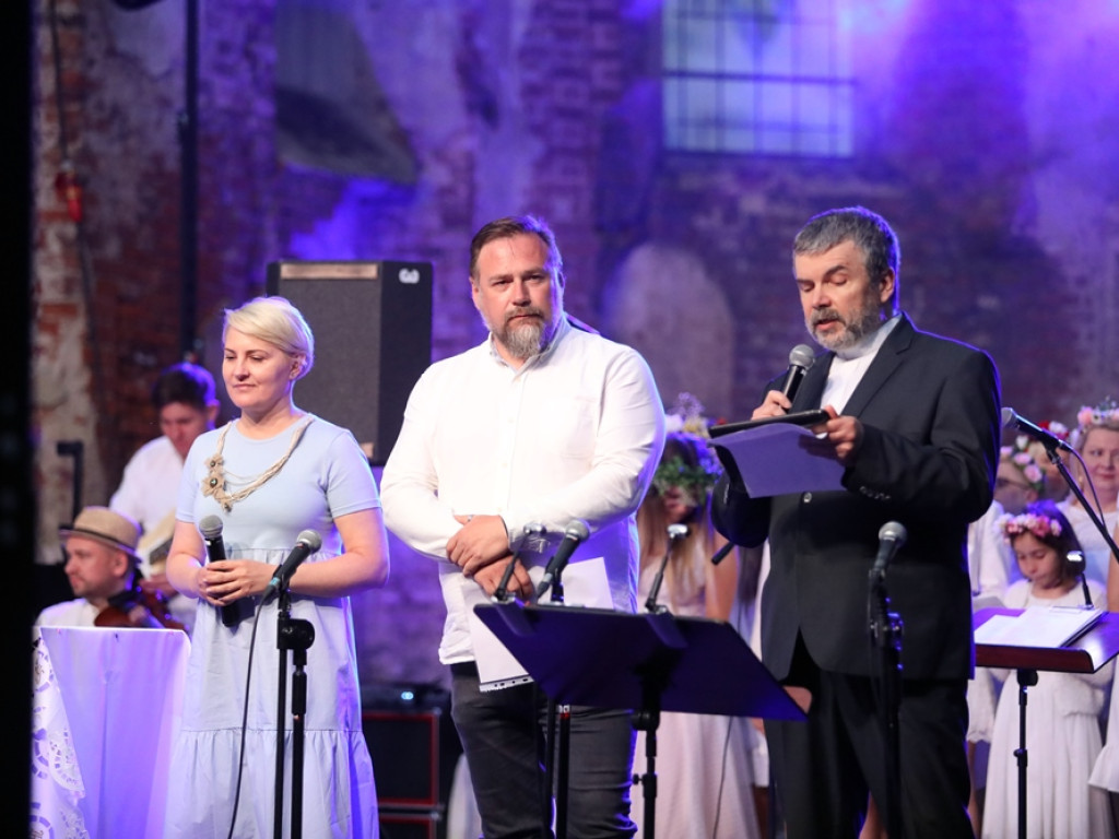 Był koncert połączony z modlitwą. Takie wydarzenie w ruinach kościoła [ZDJĘCIA]