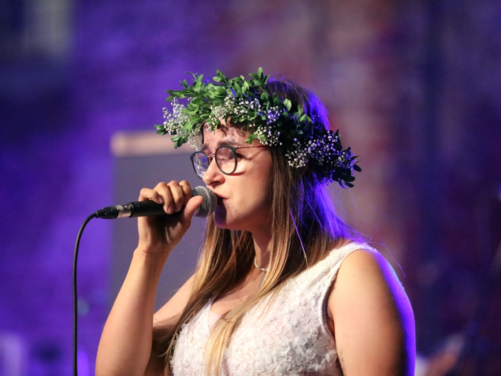 Był koncert połączony z modlitwą. Takie wydarzenie w ruinach kościoła [ZDJĘCIA]