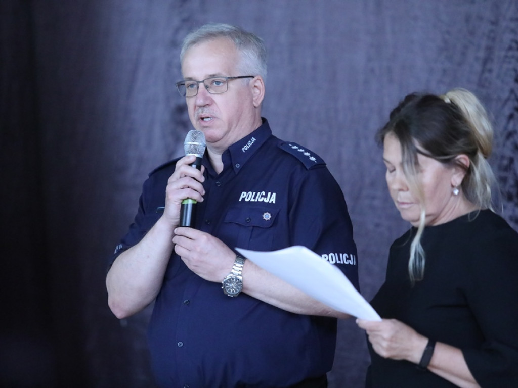 Uczniowie godni naśladowania. Otrzymali nagrody od komendanta [ZDJĘCIA]