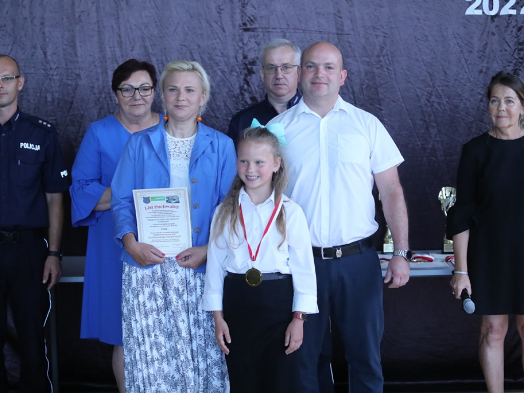 Uczniowie godni naśladowania. Otrzymali nagrody od komendanta [ZDJĘCIA]