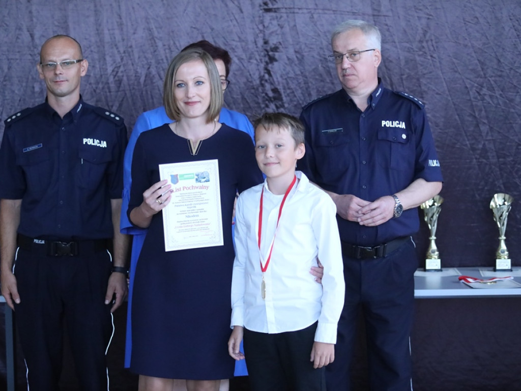 Uczniowie godni naśladowania. Otrzymali nagrody od komendanta [ZDJĘCIA]