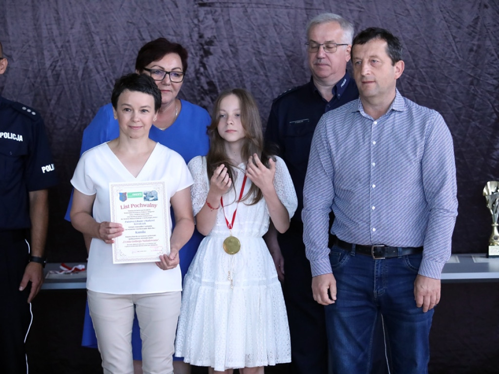 Uczniowie godni naśladowania. Otrzymali nagrody od komendanta [ZDJĘCIA]