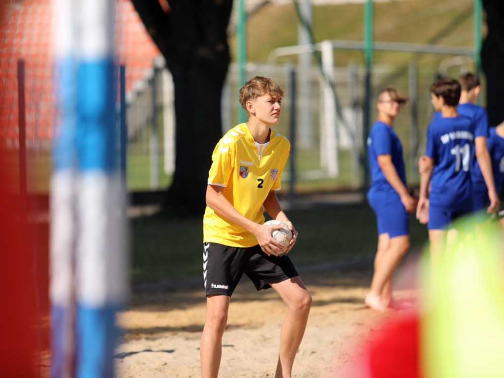 Grają w piłkę ręczną na plaży. Łuczyk: Jest zabawa i rywalizacja [ZDJĘCIA]