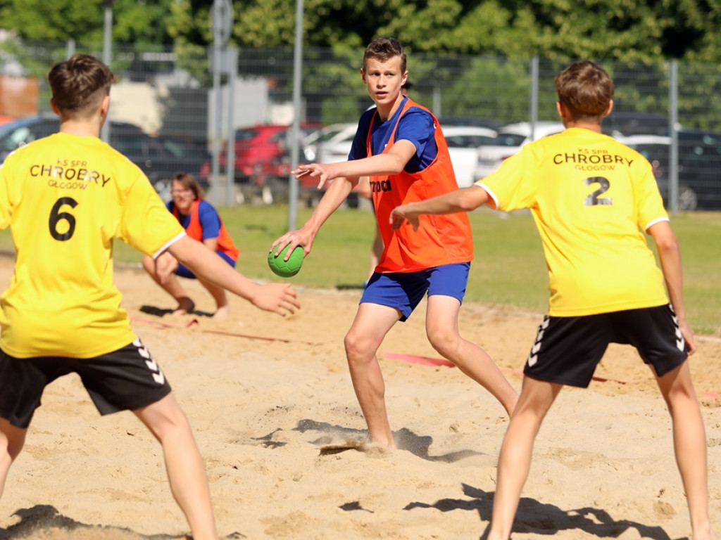 Grają w piłkę ręczną na plaży. Łuczyk: Jest zabawa i rywalizacja [ZDJĘCIA]