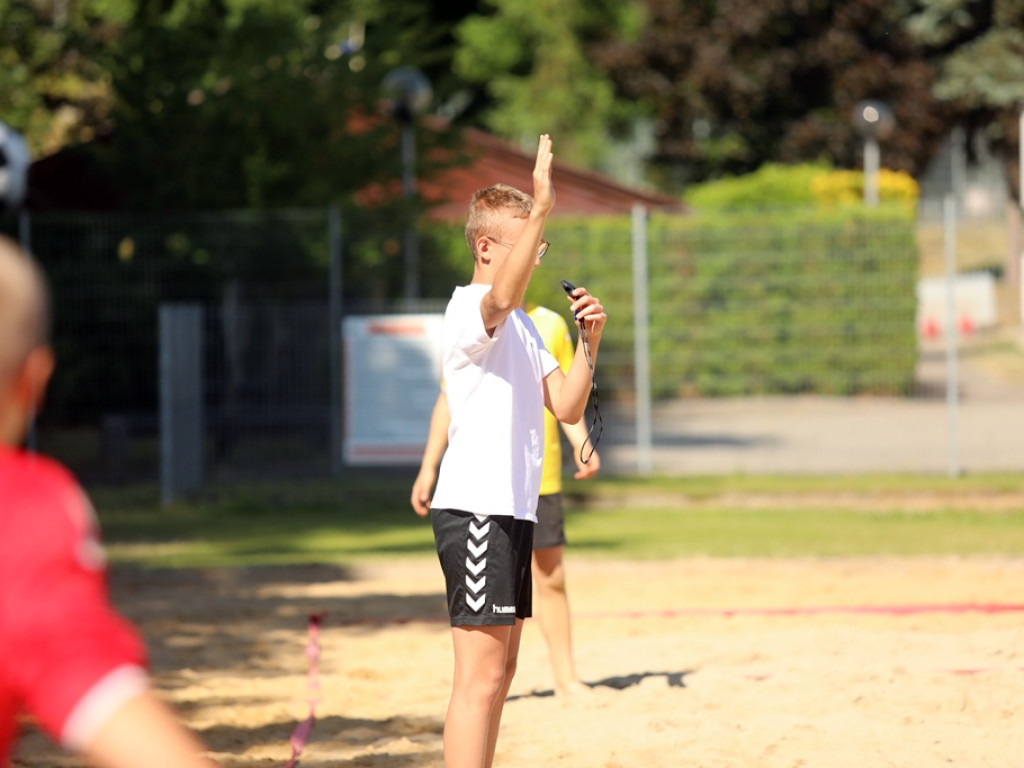 Grają w piłkę ręczną na plaży. Łuczyk: Jest zabawa i rywalizacja [ZDJĘCIA]