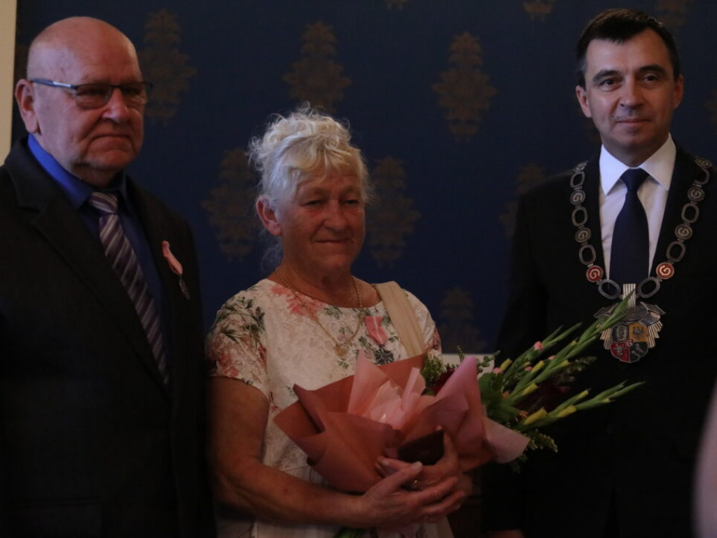 Pamiątkowe medale w 50. rocznicę zawarcia związku małżeńskiego [ZDJĘCIA]