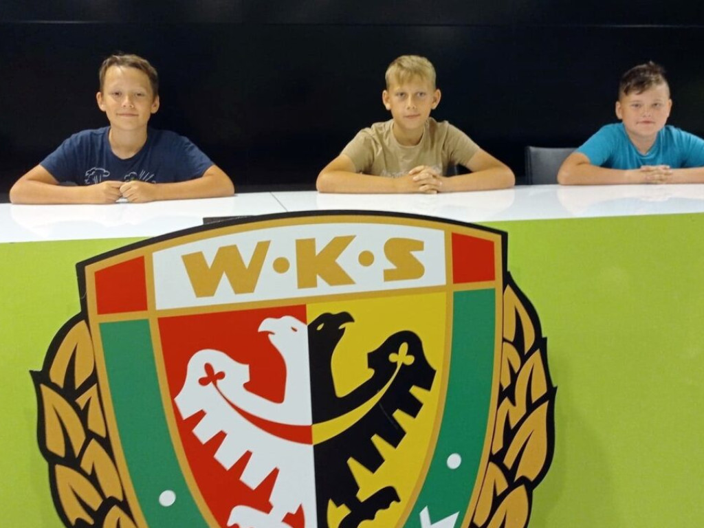 Młodzi piłkarze z Kotli zwiedzili stadion Śląska Wrocław [ZDJĘCIA]