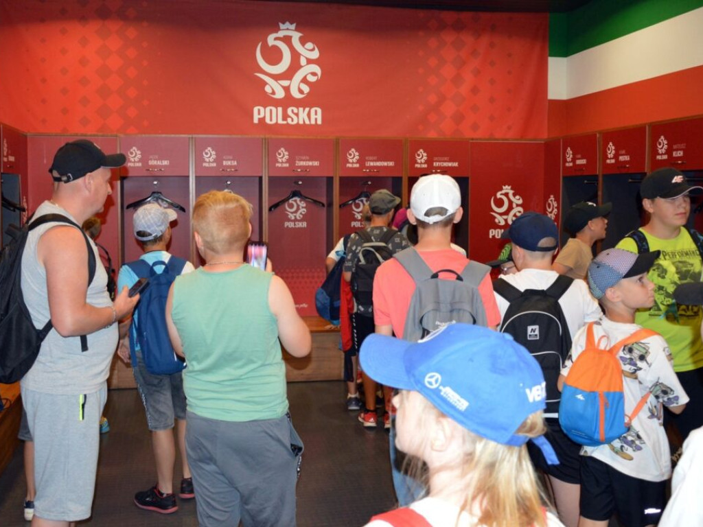 Młodzi piłkarze z Kotli zwiedzili stadion Śląska Wrocław [ZDJĘCIA]
