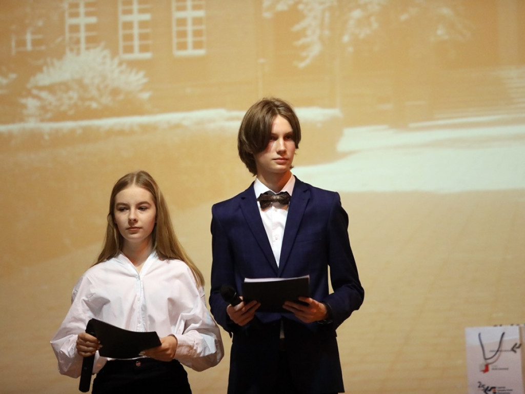 Dyrektor skradł show! Kosałka: Sezon na okulary przeciwsłoneczne otwarty [ZDJĘCIA]